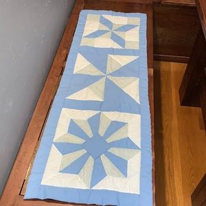 EUC Vintage hand quilted star table runner in blue